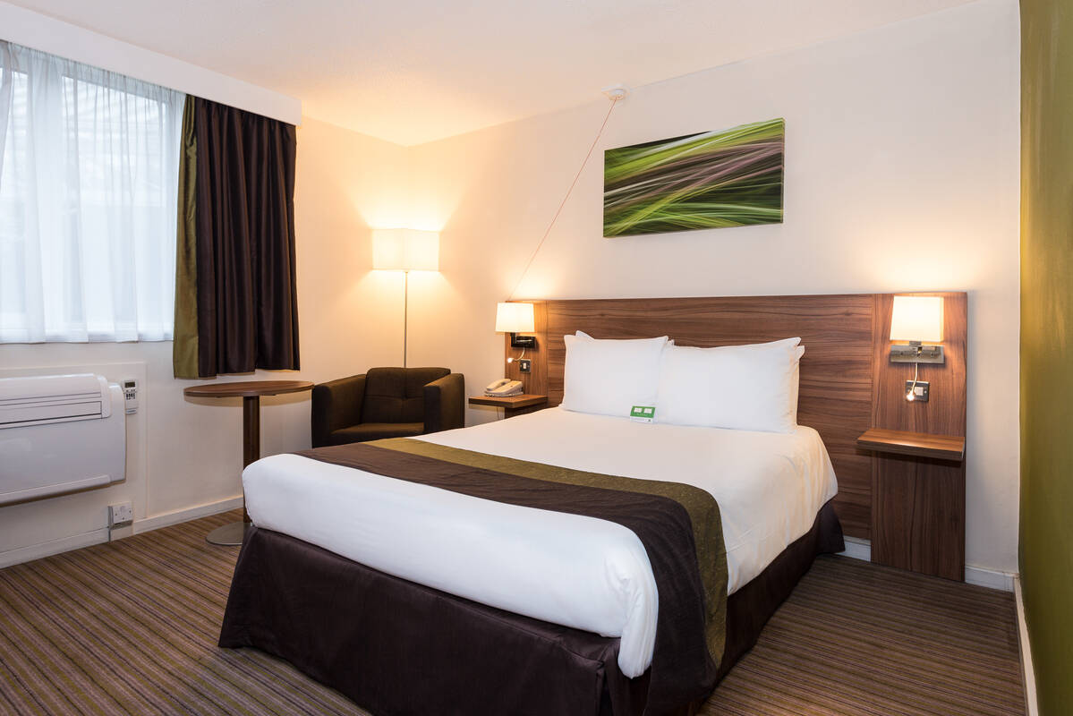 Standard Rooms slough windsor.
